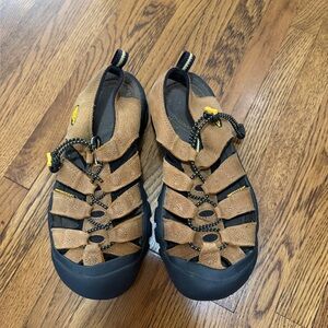 Keen Tan and Black Closed-Toe Outdoor Sandals